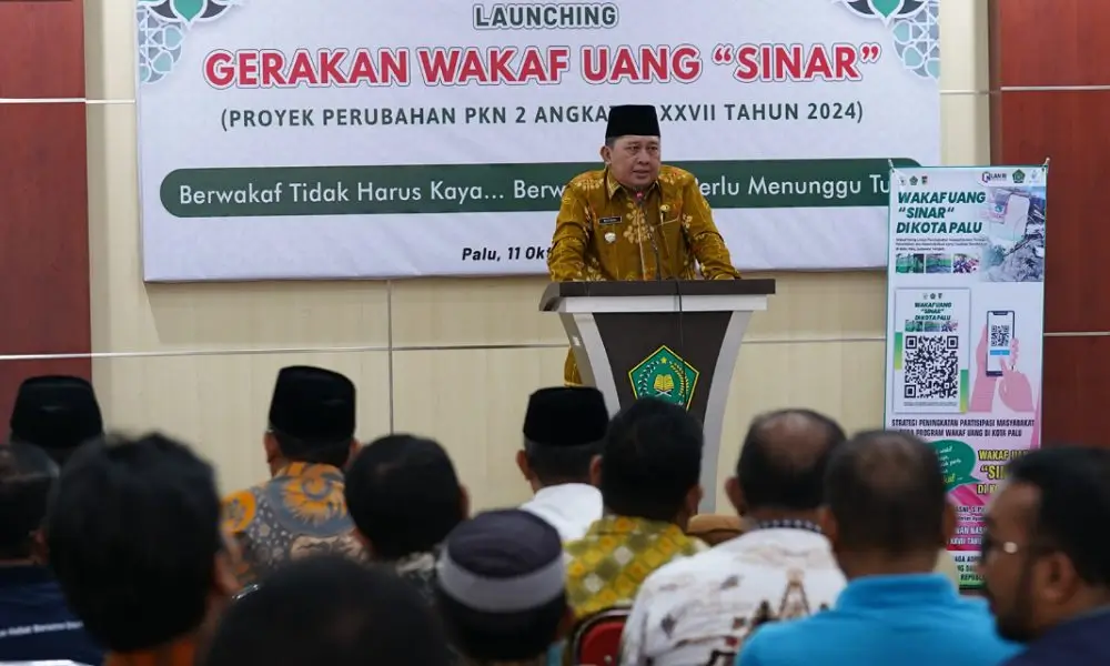 Pjs. Wali Kota Palu, Muchsin Husain Pakaya memberi sambutan pada peluncuran Gerakan Wakaf Uang SINAR di Kemenag Kota Palu, Jumat (10/10/2024). (Foto: Prokopim Setda Kota Palu/Jufri)