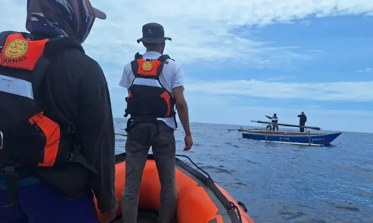 Operasi SAR pencarian nelayan yang hilang di perairan Teluk Tomini, Selasa (22/10/2024). (Foto: Basarnas Palu)