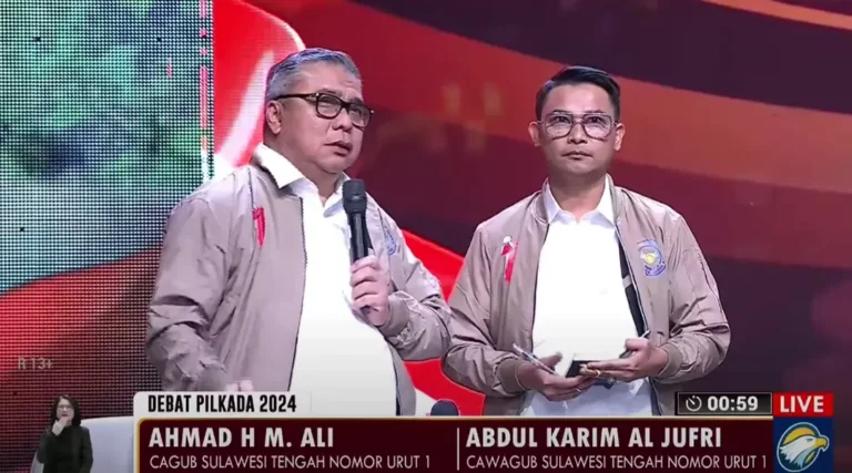 Pasangan calon Gubernur dan Wakil Gubernur Sulawesi Tengah nomor urut 1, Ahmad HM Ali (AA) - Abdul Karim Al Jufri (AKA) pada debat perdana di Metro TV, Jakarta, Rabu (16/10/2024) malam. (Foto: tangkapan layar Metro TV)