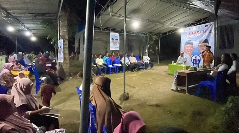 Juru Kampanye Partai Koalisi BERAMAL, melakukan kampanye terbatas di Desa Tinangkung, Banggai Kepulauan, Minggu (20/10/2024). (Foto: Tim Media Partai Koalisi BERAMAL)
