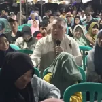 Calon Gubernur Sulawesi Tengah nomor urut 1, Ahmad HM Ali memaparkan program utamanya saat kampanye terbatas di Desa Rusa Kencana, Kecamatan Toili, Kabupaten Banggai, Kamis (24/10/2024) malam. (Foto: Tim Media Koalisi BERAMAL)