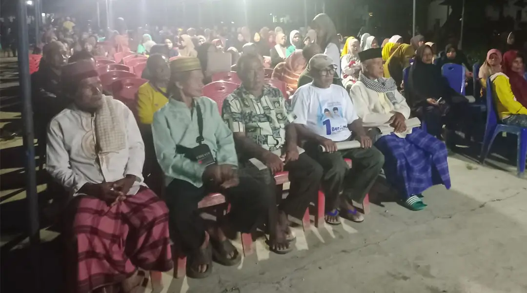 Juru kampanye Koalisi Beramal saat kampanye Calon Gubernur dan Wakil Gubernur Sulteng nomor urut 1, Ahmad HM Ali - Abdul Karim Aljufri di Desa Mawomba Kecamatan Toko Barat Tojo Unauna, Jumat (25/10/2024). (Foto: Tim Media Partai Koalisi BERAMAL)