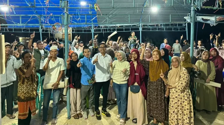Juru kampanye Koalisi Beramal Andri Gultom saat kampanye Calon Gubernur dan Wakil Gubernur Sulteng nomor urut 1, Ahmad HM Ali - Abdul Karim Aljufri di Desa Lempe, Kecamatan Dampal Selatan Kabupaten Tolitoli, Sabtu (26/10/2024). (Foto: Tim Media Partai Koalisi BERAMAL)