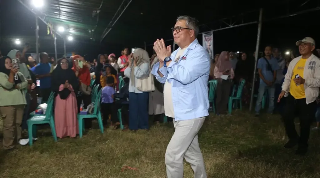 Calon Gubernur Sulteng nomor urut 1, Ahmad HM Ali menghadiri kampanye terbatas di Kelurahan Bakung, Kecamatan Batui, Kabupaten Banggai, Sabtu (19/10/2024) malam. (Foto: Tim Media Partai Koalisi BERAMAL)