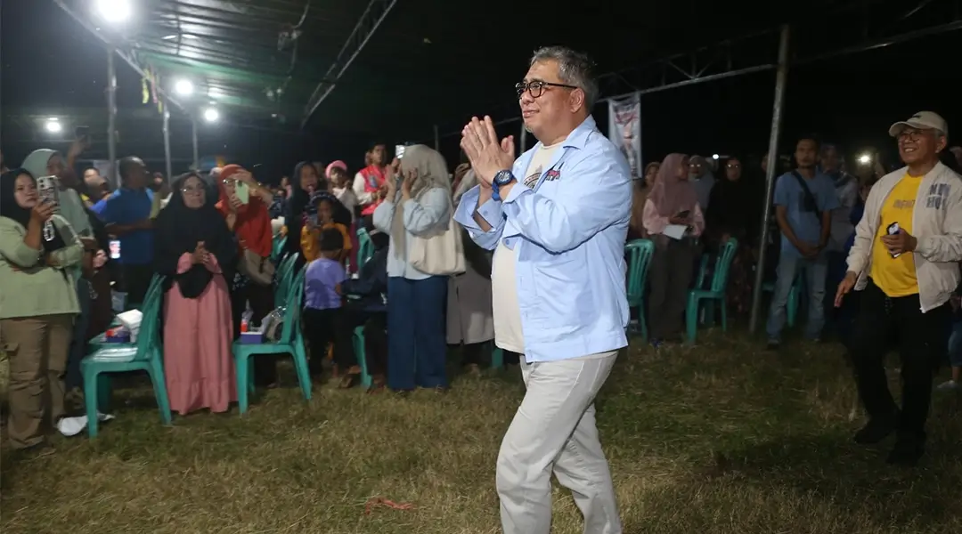Calon Gubernur Sulteng nomor urut 1, Ahmad HM Ali menghadiri kampanye terbatas di Kelurahan Bakung, Kecamatan Batui, Kabupaten Banggai, Sabtu (19/10/2024) malam. (Foto: Tim Media Partai Koalisi BERAMAL)