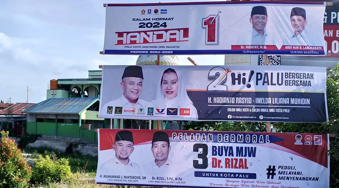 Spanduk paslon Wali Kota dan Wakil Wali Kota Palu yang dipasang KPU Kota Palu di salah satu titik dalam wilayah Kota Palu, Minggu (27/10/2024). (Foto: Humas KPU Koa Palu)