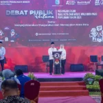 Tiga pasangan calon Wali Kota dan Wakil Wali Kota Palu bertemu dalam debat publik pertama yang digelar KPU Kota Palu di Palu, Senin (21/10/2024). (Foto: bmzIMAGES/Basri Marzuki)