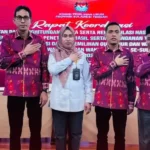 Ki-ka: Ketua Kota Palu, Idrus, Staf Sub Bagian Teknis Penyelenggara Pemilu, Azlinah, Anggota KPU Kota Palu, Iskandar Lembah dan dan Haris Lawisi pada Rapat Persiapan Pelaksanaan Pemungutan Suara di Palu, Senin (14/10/2024). (Foto: Humas KPU Kota Palu)