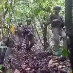 Sejumlah personel Polri melakukan patroli jalur klasik di Poso pada Operasi madago Raya. (Foto: Tangkapan Layar Satgas Ops Madago Raya)