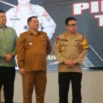 Pjs Wali Kota Palu, Muchsin Pakaya (kedua kanan) bersama Kapolresta Palu, Kombes Pol Barliansyah (kanan), dan Ketua DPRD Kota Palu, Ria AT Djanggola (ketiga kanan) pada deklarasi Pilakda Damai di Palu, Senin (7/10/2024). (Foto: Prokopim Setda Kota Palu/Iwan)