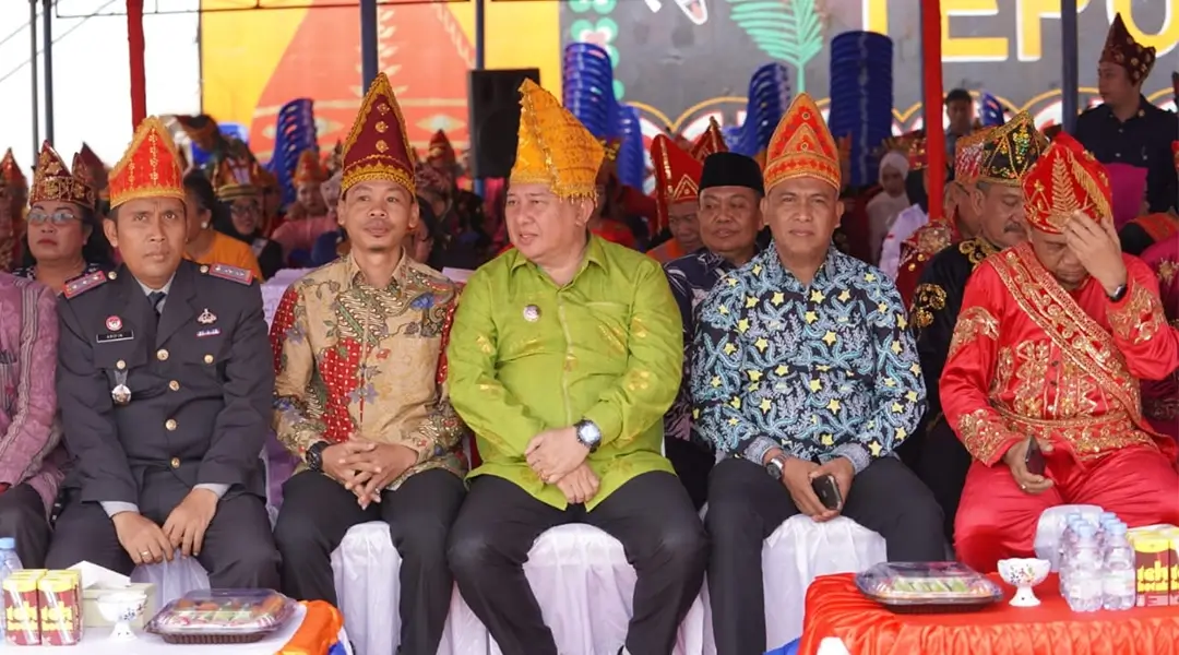 Pjs Wali Kota Palu, Muchsin Husein Pakaya (tengah) pada peringatan HUT ke-11 Morowali Utara, Rabu (23/10/2024). (Foto: Prokopim Setda Kota Palu)