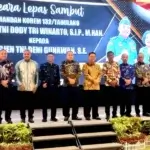 Pejabat lama dan pejabat baru Danrem 132/Tdl foto bersama sejumlah pejabat pada Lepas SAmbut di Palu, Rabu (2/10/2024). (Foto: Prokopim Setda Kota Palu/Jufri)
