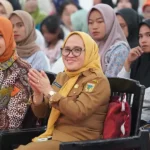 Sekkot Palu, Irmayanti (kedua kiri) berasma Kepala Kantor Perwakilan BEI Sulteng, Putri Irnawati pada pembukaan MomVest di Palu, Selasa (29/10/2024). (Foto: Prokopim Setda Kota Palu/Jufri)