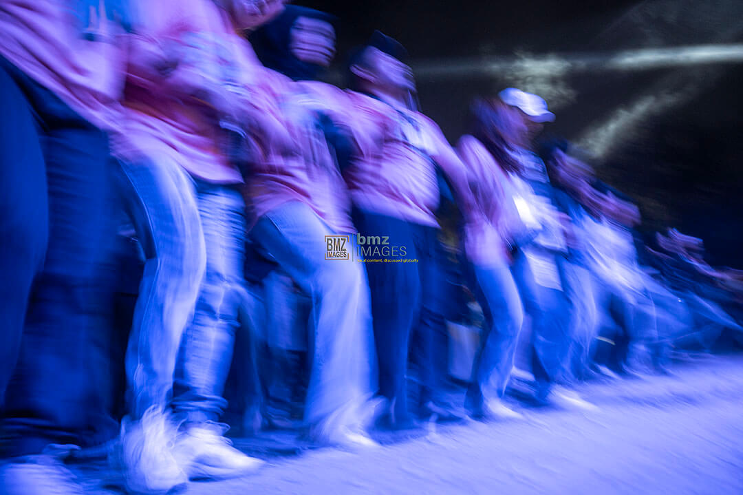Sejumlah warga menari bersama pada penutupan Posalia Pandapa Besusu di Kelurhaan Besusu Palu, Sabtu (19/10/2024) malam. (Foto: bmzIMAGES/Basri Marzuki)