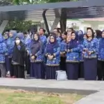 Sejulah ASN mengikui upacara peringatan Hari Kesaktian Pancasila di halaman Kantor Wali Kota Palu, Selasa(1/10/2024). (Foto: Prokopim Setda Kota Palu/Iwan)