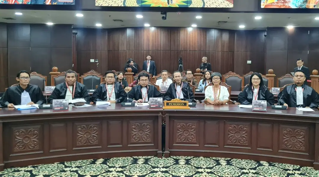 Para pemohon uji formil UU KSDAHE pada sidang pemeriksaan pendahuluan oleh MK RI d i Jakarta, Senin (7/10/2024). (Foto: KUKB)