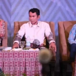 Chief Human Capital Officer (CHCO) PT Vale, Adriansyah Chaniago (kiri) pada diskusi peran pengusaha dalam membangun perekonomian Sulsel di Makassar. (Foto: PT Vale Indonesia)