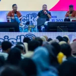 Kepala Perwakilan BI Sulteng Rony Hartawan (kanan) bersama Guru Besar Manajemen Universitas Indonesia Prof Rhenald Khasali (tengah) dan Dosen Universitas Tadulako Prof Nur Sangadji (kiri) menyampaikan materi pada Bincang Asik Goes to Campus di Kampus UIN Datokarama, Palu, Sualwesi Tengah, Senin (11/11/2024). (Foto: bmzIMAGES/Basri Marzuki)