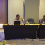 Dekan Fakultas Hukum Untad, Prof Galor(kiri memberikan sambutan pad Dialog Pembangunan Berkelanjutan dan Ekonomi Hijau di Palu, Jumat (15/11/2024). (Foto: beritapalu.com