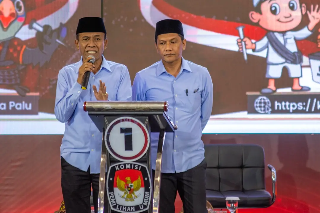 Pasangan Hidayat-Anndi Nur B Lamakarate pada debat kedua Pilwakot Palu, Kamis (7/11/2024). (Foto: beriapalu/bmz)