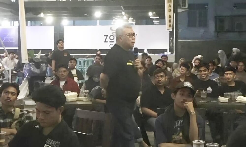 Ahmad Ali saat bertemu ratusan mahasiswa dari Cipayung Plus di acara Skak Mad, Rabu (20/11/2024). (Foto: Tim SultengBeramal.com)