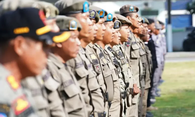 Personel Satpol PP pada apel kesiapsiagaan di Lapangan Kantor Wali Kota Palu, Jumat(22/11/2024). (Foto: Prokopim Setda Kota Palu/Jufri)