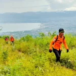 Tim SAR melakukan pencarian dua remaja yang hilang di gunung Desa Salongkaenu, Banawa Selatan, Donggala, Senin (11/11/2024). (Foto: Basarnas Palu)
