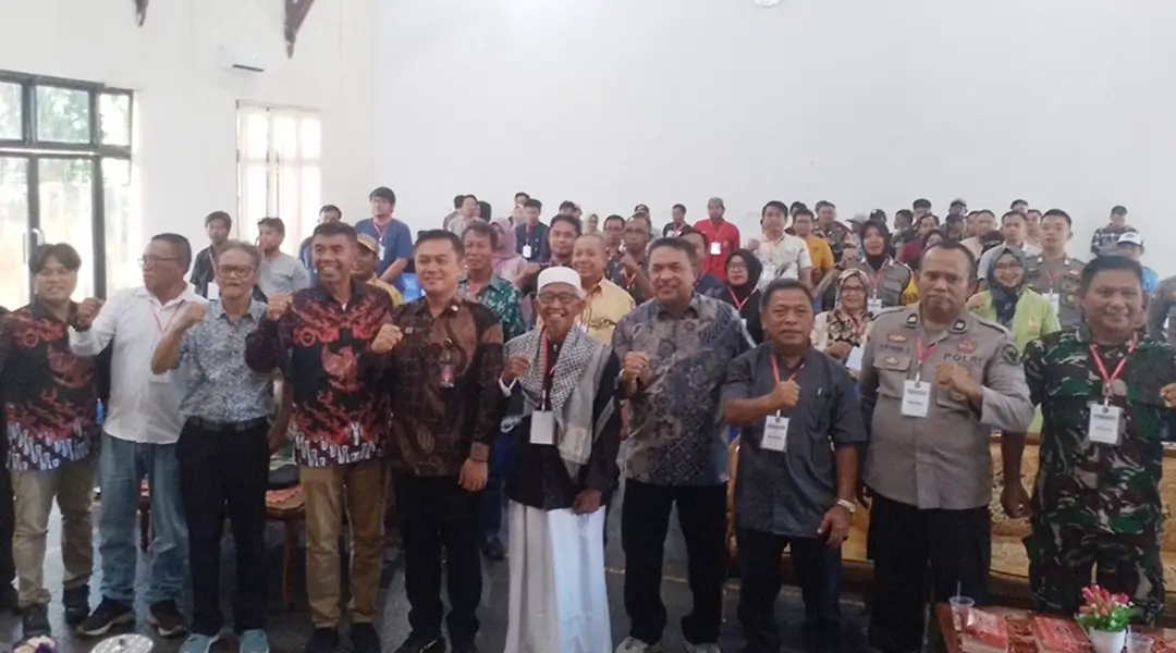 Foto bersama usai Kenduri oleh BNPT dan FKPT Sulteng di Parimo, Sabtu (9/11/2024). (Foto: ist)