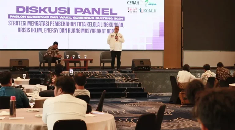 Diskusi panel Forum Jurnalis Sulteng bertema lingkungan yang dihadiri Cagub Ahmad Ali di Palu, Selasa (19/11/2024). (Foto: Forum Jurnalis Sulteng)