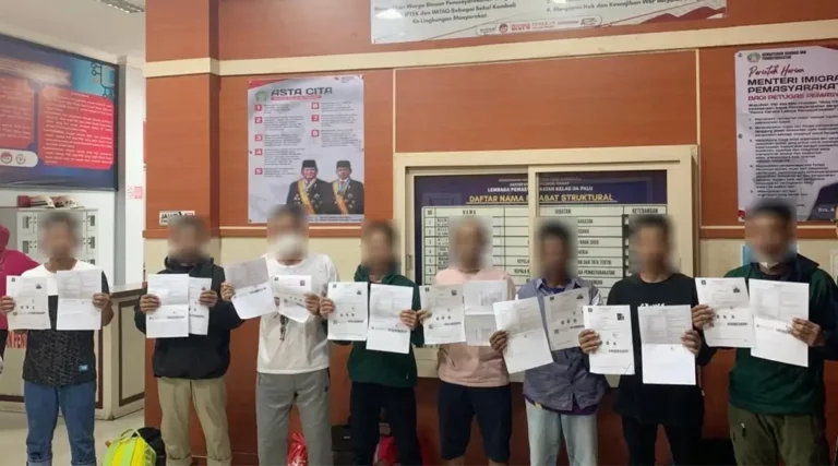 Warga binaan Lapas Kelas IIA Palu yang mendapat pembebeasan bersyarat, Jumat (15/11/2024). (Foto: Humas Kemenkumham Sulteng)