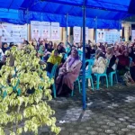 Ketua DPD Golkar yang juga Ketua DPRD Morowali Utara yang menjadi Juru Kampanye Koalisi Beramal (Ahmad Ali-Abdul Karim Aljufri) di Kabupaten Morowali Utara, Wardah Dg. Mamala saat kampanye di wilayah Soyojaya Senin (11/11/2024).(Foto: Erick Tamalagi/SultengBeramal.com)