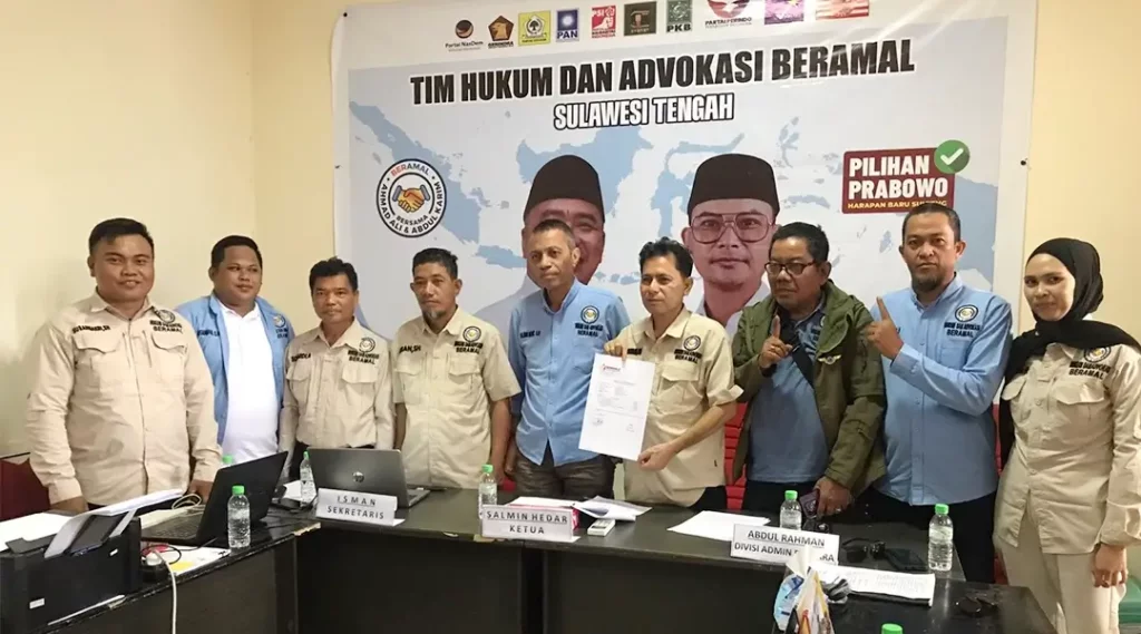 Tim Hukum dan Advokasi BerAmal pada konferensi pers dugaan fitnah jurkan Paslon nomor urut 3 di Kantor DPD Gerindra Sulteng, (Foto: Tim Media Koalisi Beramal)