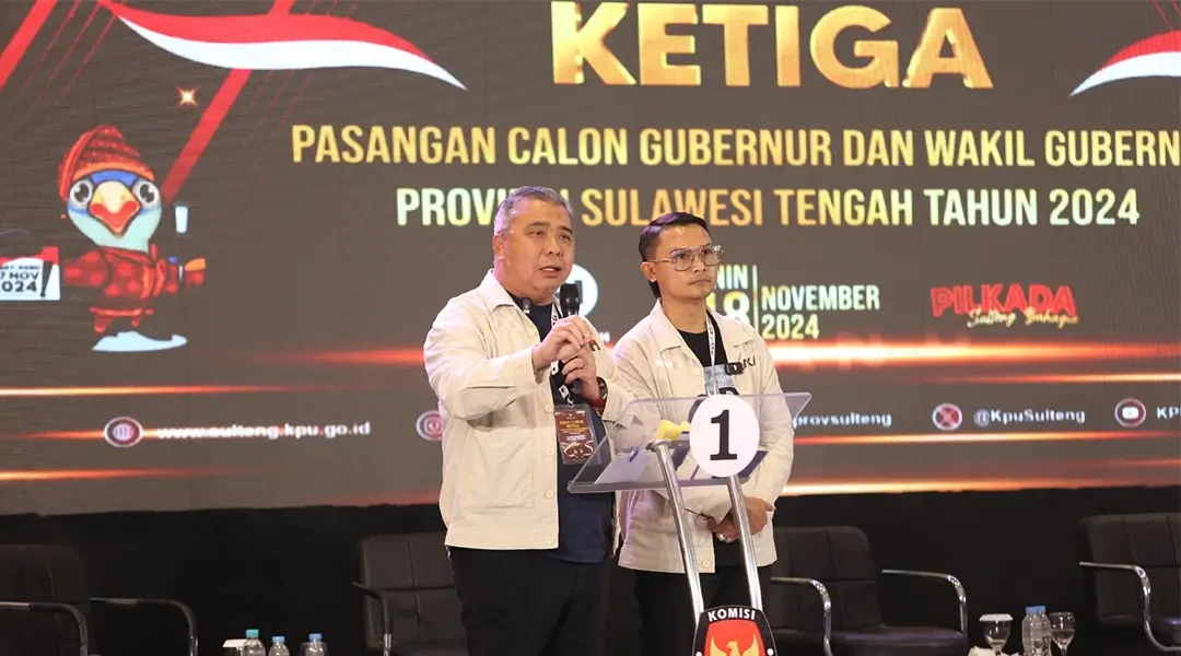 Pasangan calon Gubernur dan Wakil Gubernur Sulteng nomor urut 1, Ahmad Ali dan Abdul Karim Aljufri pada Debat Ketiga Pilgub SUlteng di Palu, Senin (18/11/2024) malam. (Foto: Tim Media Koalisi BerAmal)