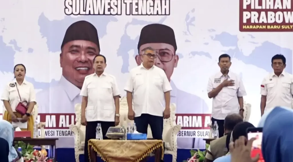 Ahmad Ali dan mantan Gubernur Sulteng Longki Djanggola di kampanye Relawan Prabowo dan Lisa Kota Palu, Jumat (22/11/2024). (Foto: Tim SultengBeramal.com)