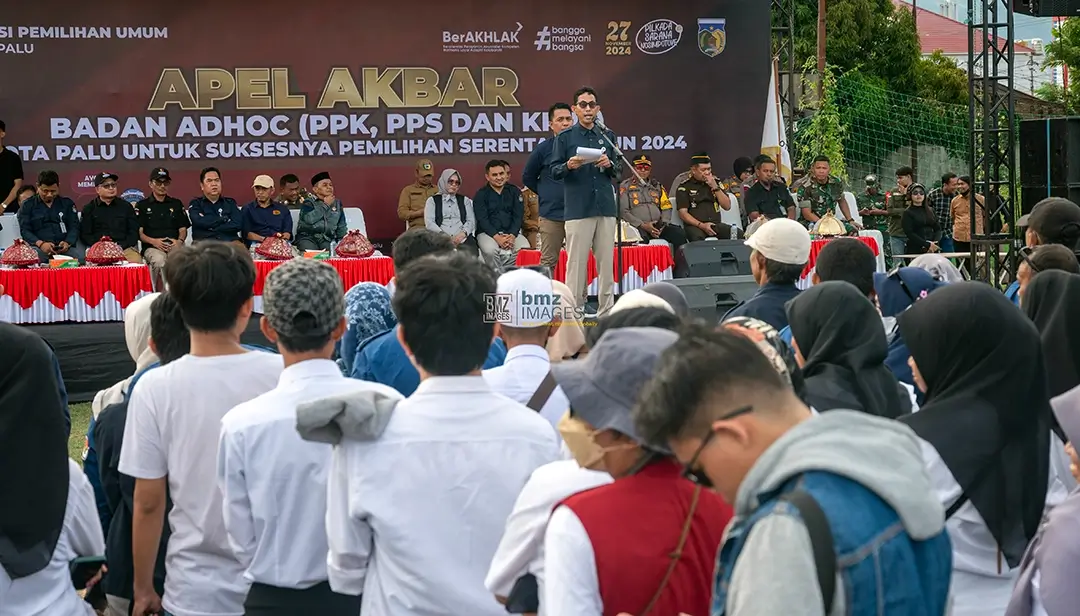 Ketua KPU Kota Palu, Idrus menyampaikan sambutan pada Apel Akbar Badan Adhoc Pilkada Kota Palu di Palu, Sulawesi Tengah, Selasa (12/11/2024). (Foto: bmzIMAGES/Basri Marzuki)