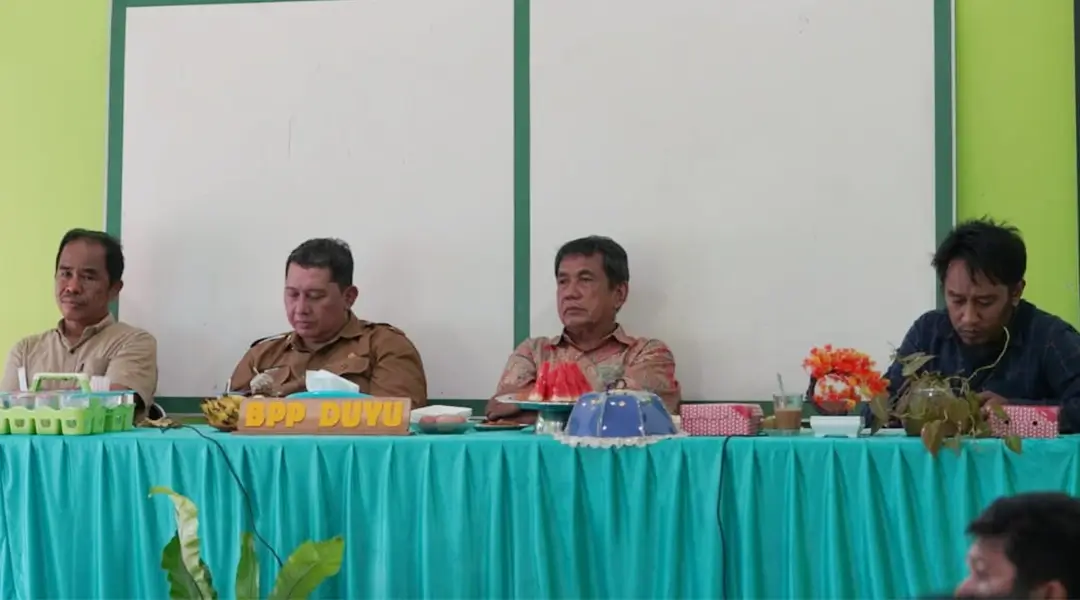 Ketua KPPP Sulawesi Tengah, Hasanuddin Atjo, Ketua KPPP Sulawesi Tengah, Hasanuddin Atjo (kedua kanan) bersama Pjs Wali Kota Palu Muchsin Husein Pakaya di Kantor BPP Duyu, Selasa (19/11/2024). (Foto: Propokim Setda Kota Palu/Iwan)