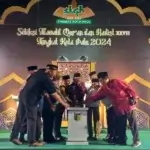 Pjs Wali Kota Palu, Muchsin Pakaya Husain bersama sejumlah pejabat menekan tombol menandai pembukaan STQH XXVII di Palu, Sabtu (2/11/2024). Foto: Prokopim Setda Kota Palu/Jufri)
