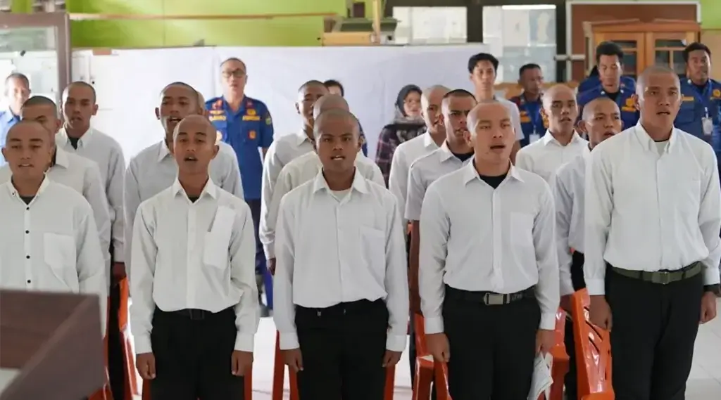 Sejumlah peserta mengikuti pelatihan dasar kebakaran dan penyelamatan di Aula Kantor Kelurahan Tanamodindi, Senin (4/11/2024). (Foto: Prokopim Setda Kota Palu.Iwan)