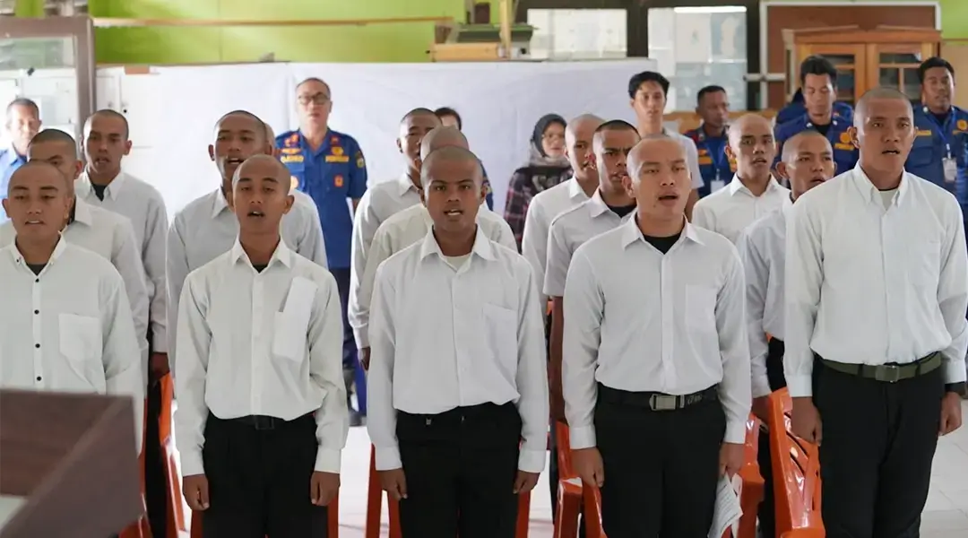 Sejumlah peserta mengikuti pelatihan dasar kebakaran dan penyelamatan di Aula Kantor Kelurahan Tanamodindi, Senin (4/11/2024). (Foto: Prokopim Setda Kota Palu.Iwan)