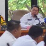 Pjs Wali Kota Palu, Muchsin Husein Pakaya (tengah) pada Rakor Pilkada di Ruang Bantaya, Rabu (20/11/2024). (Foto: Prokopim Setda Koa Palu/Jufri)