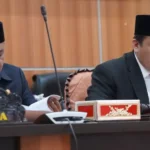 Wali Kota Palu, Hadianto Rasyid (kiri) bersama Ketua DPRD Kota Palu, Rico AT Djanggola apda Rapat Paripurna tentang Ranperda PPJSK, Jumat (29/11/2024). (Foto: Setdakot Palu/Iwan)