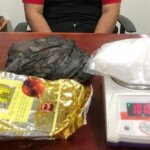 Tersangka RGA beserta barang bukti sabu 1 kg yang disita aparat, Selasa (19/11/2024). (Foto: Humas Polda Sulteng