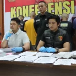 Kasat Reskrim Polresta Palu, AKP Muhammad Reza memberkan keterangan kepada wartawan pada konferensi pers tentang penangkapan 10 pelaku persetubuhan pada anak di bawah umur di Mapolresta Palu, Kamis (14/11/2024). (Foto: Humas Polresta Palu)