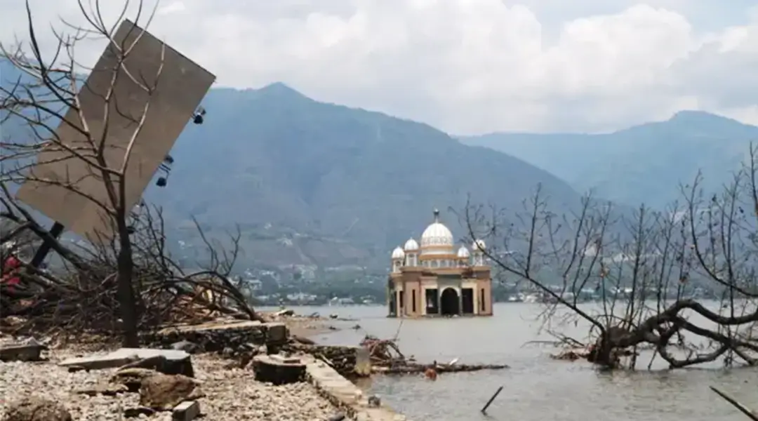 Pemandangan sisa tsunami di Palu. (bmzIMAGES/Basri Marzuki)