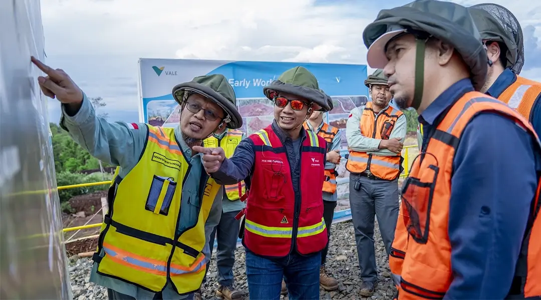Irjen dan Itjen Kemeneterian ESDm pada kunjungan ke lokasi proyek IGP di Kabupaten Kolaka, Sulawesi Tenggara, Senin dan Selasa (4-5/11/2024) (Foto: HO-PT Vale Indonesia)