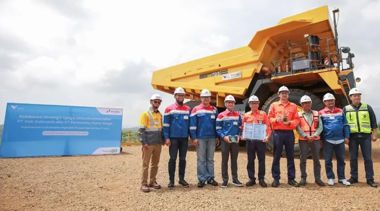 Fotobersama usai kesepakatan kolaboratif PT Vale Indoensia dengan PT Pertamina Patra Niaga dalam hal penggunaan Hydrotreated Vegetable Oil (HVO). (Foto: HO-PT Vale Indonesia)