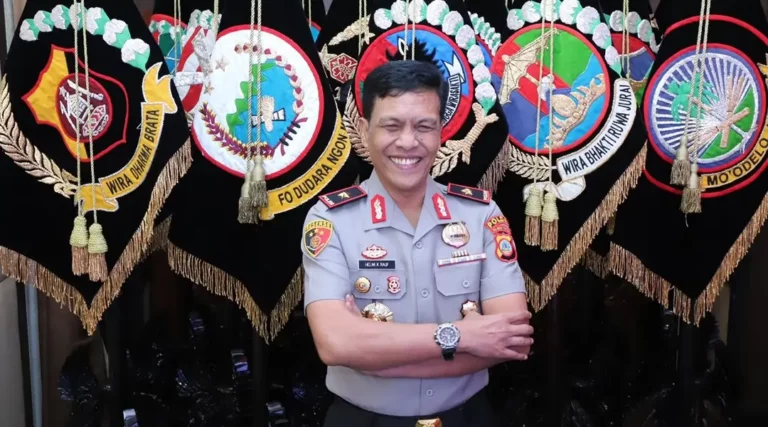 Wakapolda Sulteng, Brgijen Pol Helmi Kwarta Kusuma Putra Rauf dengan usai upacara kenaikan pangkat dari Kombes menjadi Brigjen Pol di Jakarta, Jumat (29/11/2024). (Foto: ist)
