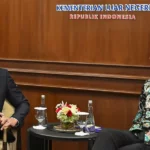Wakil Direktur Eksekutif WFP, Carl Skau (kiri) bersama Wakil Menteri Luar Negeri Indonesia, Arrmanatha Christiawan Nasir. (Foto: WFP/Angga)