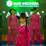 Sejumlah model memperagakan busa adari bahan Tenun Donggala pada peluncuran KKST Corner di PGM, Senin (13/1/2025). (Foto: beritapalu.com/bmz)