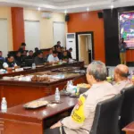 Suasana konferensi pers kinerja Polda SUlteng di AUla Rupatama Polda Sulteng, Selasa (31/12/2024) malam. (Foto: Humas Polda Sutleng)